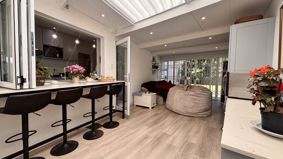 4 Bedroom Property for Sale in Kirstenhof Western Cape